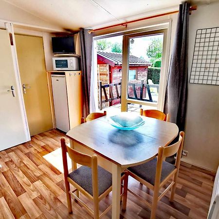 A Deux Pas Du Lac Hotel Ardres Kültér fotó
