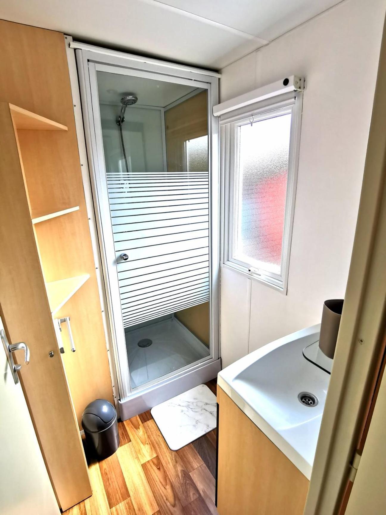 A Deux Pas Du Lac Hotel Ardres Kültér fotó