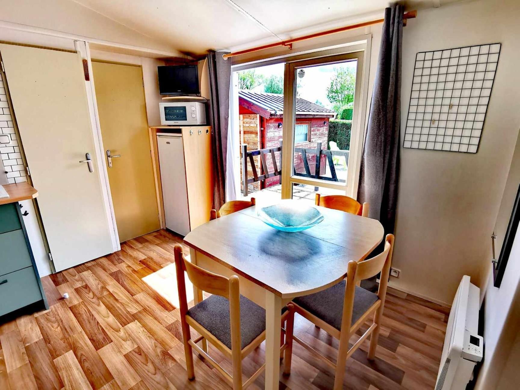 A Deux Pas Du Lac Hotel Ardres Kültér fotó